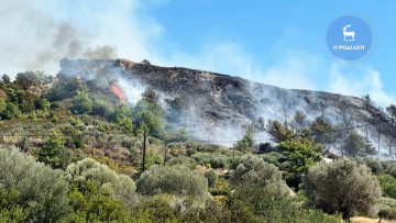 Σκληρή «μάχη» με τις φλόγες δόθηκε και πάλι στη Ρόδο