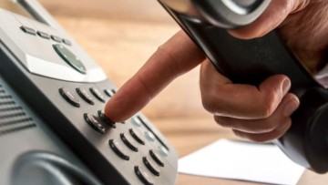 Οι τηλεφωνικές απάτες καλά... κρατούν