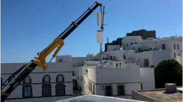 Αποξηλώθηκε η κεραία από το Δημαρχείο Πάτμου