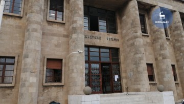 Κάθειρξη 12 ετών σε 51χρονο που κρατούσε φυλακισμένη και εξέδιδε 26χρονη