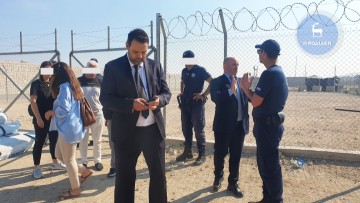 Την πολιτική σε αυτό τον τόπο την καθορίζουν οι εκπρόσωποί μας. Όχι οι «υπολιμενάρχες»