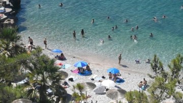 Ταξιδιωτικές εισπράξεις 15,179 δισ. στο 8μηνο, με ψαλιδισμένη τουριστική δαπάνη