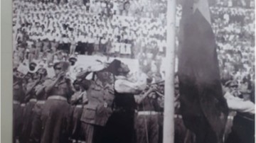 Ύψωσαν την Ελληνική Σημαία στην Αθήνα το 1946: Ο Νίκανδρος Διακοσάββας και η Ευαγγελία Λουϊζίδου