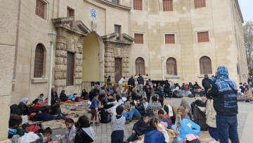 Αργεί η... παρέλαση της 25ης Μαρτίου, ε;