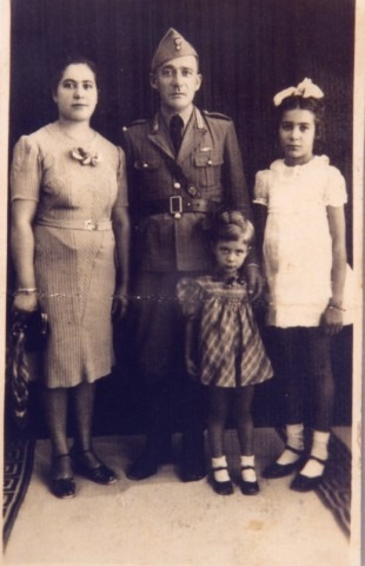 Ο Maresciallo Attilio Moreni με την οικογένεια του.