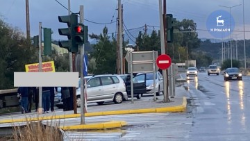 Τροχαίο ατύχημα στην διασταύρωση Ρόδου - Λίνδου με παραλία Τραουνού