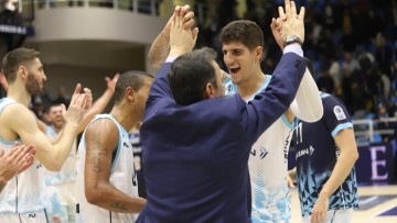Το μπουγέλωμα του Θωμά Νίκου από τους παίκτες του Κολοσσού H Hotels Collection (Βίντεο)
