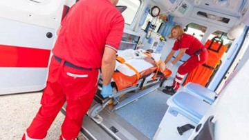 ΕΣΥ: Ενισχύεται με 500 τραυματιοφορείς – Ποιοι μπορούν να προσληφθούν