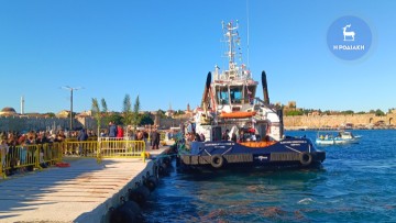 Με λαμπρότητα η τελετή των Θεοφανίων στο τουριστικό λιμάνι της Ρόδου (φωτογραφίες & βίντεο)