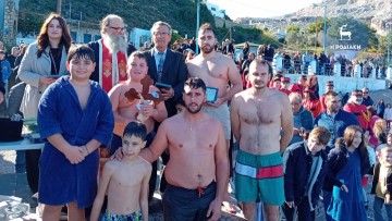 Ο καθαγιασμός των υδάτων στα Στεγνά Αρχαγγέλου (ΦΩΤΟ & ΒΙΝΤΕΟ)