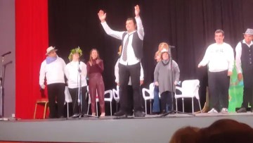 «ΝΑ ΤΑ ΠΟΥΛΑΚΙΑ ΜΑΣ» (από την κωμωδία «ΟΡΝΙΘΕΣ» του Αριστοφάνη: Μια υπέροχη θεατρική παράσταση από τα παιδιά του ΚΔΑΠ μεΑ «ΕΣΤΙΑ» δήμου Ρόδου