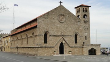 57 φορές θα ηχήσουν πένθιμα οι καμπάνες στη Μητρόπολη της Ρόδου την Παρασκευή - Όσες και ο αριθμός των θυμάτων των Τεμπών