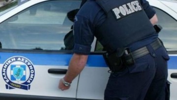 Είχε στην κατοχή του μαχαίρια και συνελήφθη