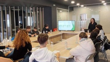 Επίσκεψη στη ΔΑΝΑΕΚΚ από μαθητές και καθηγητές του «Ροδίων Παιδεία»