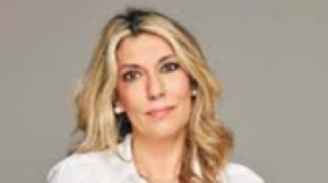 Η υφυπουργός Τουρισμού Άννα  Καραμανλή εκπρόσωπος της κυβέρνησης  την 25η Μαρτίου στη Ρόδο