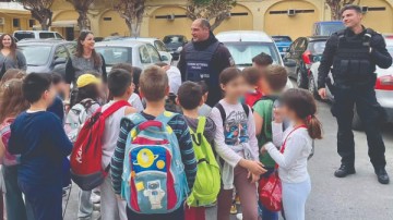 Οι μαθητές του 18ου Δημοτικού Σχολείου Ρόδου στο... Αστυνομικό Τμήμα
