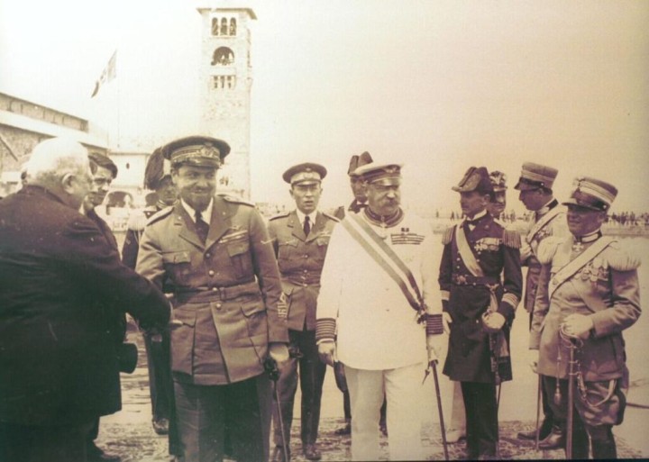   Mario Lago, Κυβερνήτης των Δωδεκανήσων, 1922-1936 (στο κέντρο)