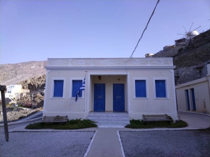 Οι συμπληρωματικές αίθουσες του Σχολικού Συγκροτήματος Ολύμπου Καρπάθου (2007).
