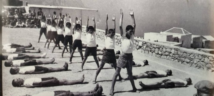 Οι μαθητές του Σχολείου κατά τις Γυμναστικές Επιδείξεις (Δεκαετία 1960, Φωτ. Φίλιππα Νικ. Φιλιππάκη).