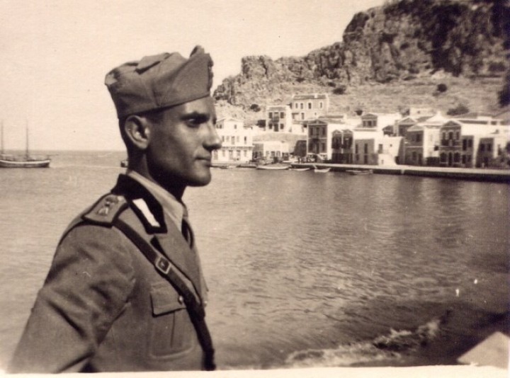 Στην αυλή της Βαγγελίστρας ο Ennio Grimaldi με θέα το λιμάνι