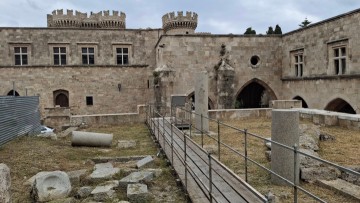 Καθαρισμοί και αποψιλώσεις  στη Μεσαιωνική Πόλη