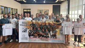 Εθελοντές και αθλητές βόλεϊ από τη Γερμανία και τη Ρόδο ενώνουν τις δυνάμεις τους σ' έναν Αγώνα Αγάπης