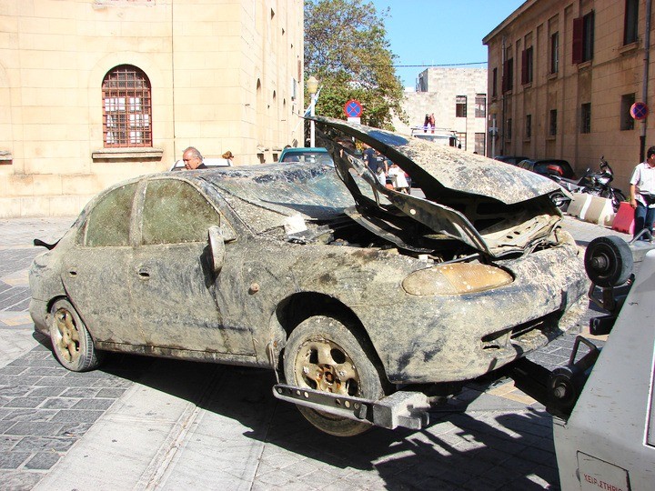 Στις 18 Οκτωβρίου 2012 οι δύτες του Λιμενικού Σώματος βγάζουν από τη θαλάσσια περιοχή δίπλα στον καταυλισμό, τρία βυθισμένα οχήματα κι ένα χρηματοκιβώτιο. Οι δράστες δεν εντοπίστηκαν ποτέ