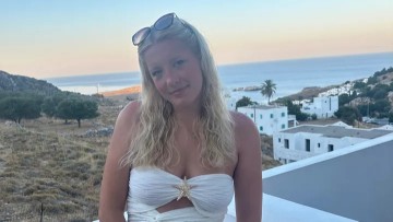 Ρόδος: 20χρονη Βρετανίδα τουρίστρια νοσηλεύεται στο νοσοκομείο αφού έπεσε από το μπαλκόνι του δεύτερου ορόφου ξενοδοχείου και έσπασε 4 σπονδύλους