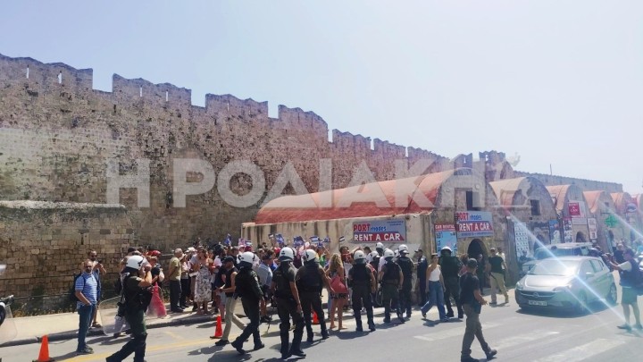 Ρόδος: Ένταση λόγω άφιξης κρουαζιερόπλοιου με 650 Ισραηλινούς τουρίστες – Ισχυρά μέτρα ασφαλείας και προσαγωγές 7 2b926b4e31e80c74b6778206880d9f24 b