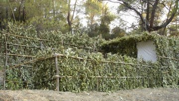 Η τέχνη της παραδοσιακής καλύβας στον Άγιο Σουλά μεταδίδεται από γενιά σε γενιά