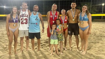 Ηλιάνα Μαύρου και Δημήτρης Καλιόζης νικητές στο μικτό τουρνουά beach volley στο ΔΑΚ «Καλλιπάτειρα»