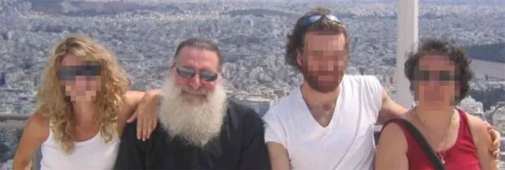 Όταν κυκλοφορούσε με μακρά γενειάδα που παρέπεμπε σε Αρχιμανδρίτη ή Αφγανό Ταλιμπάν