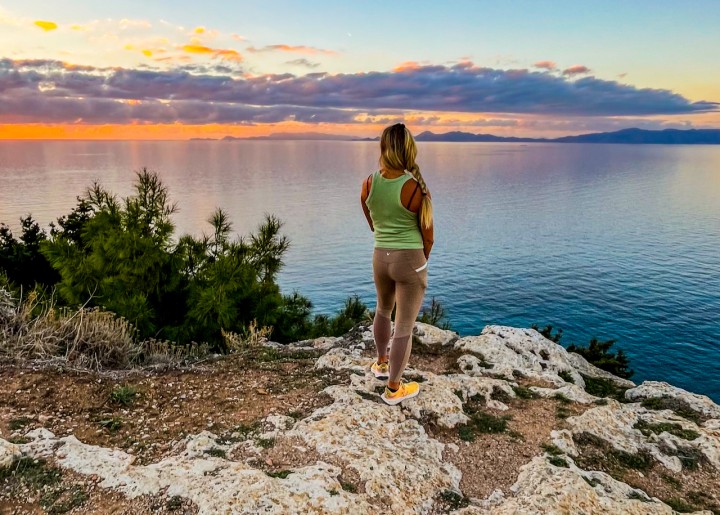 «Φωτογραφία από τον Γιάννη, το πρώτο τους φθινόπωρο μαζί στη Ρόδο — μια εποχή που την προετοίμαζε σιωπηλά για ό,τι θα ακολουθούσε.»