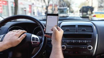 Το πρωινό «ζάπινγκ» πίσω από το τιμόνι