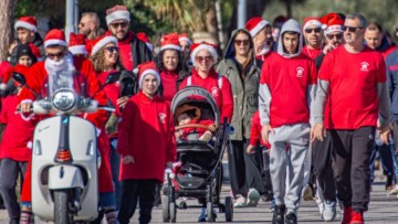 Δράσεις μέσα στις γιορτές από τους «Vespa Nomads Rhodes» και τους «Hobbystas ride on vespa»