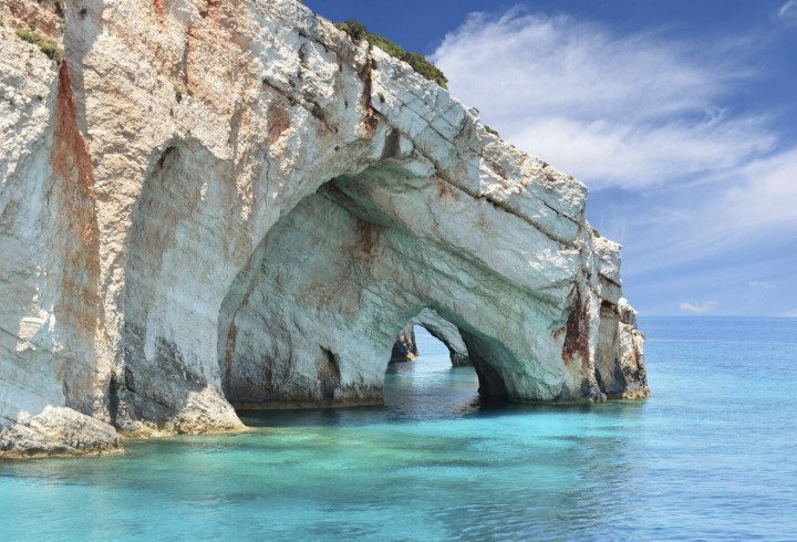 Γαλάζιες Σπηλιές στη Ζάκυνθο/Photo: Shutterstock