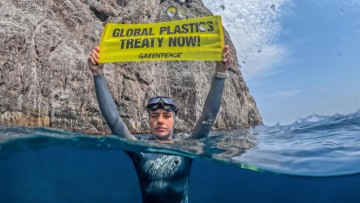“Καήκαμε;”: Νέα έρευνα της Greenpeace προειδοποιεί για τα γεμάτα μικροπλαστικά και τοξικές ουσίες έτοιμα γεύματα