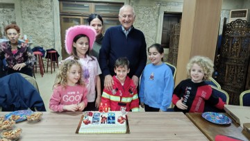 Γενέθλια-έκπληξη στον Σωτήρη Κατσαρά, τον κορυφαίο χρόνια ιστιοπλόο της Ρόδου!