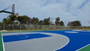 Παραδόθηκε από τον Δήμο Ρόδου το νέο γήπεδο μπάσκετ στον Θεολόγο