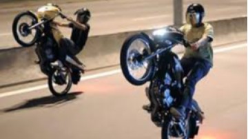 Ταυτοποιήθηκαν οδηγοί μοτοσυκλετών που έκαναν σούζες σε Ρόδο, Αττική και Ναύπλιο και ανέβαζαν τα βίντεο στα μέσα κοινωνικής δικτύωσης