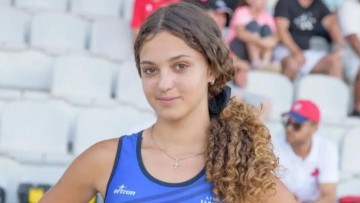 Χρυσό μετάλλιο από τη Λορένα Χατζηλέλεκα στο επί κοντώ του Πανελληνίου σχολικού πρωταθλήματος