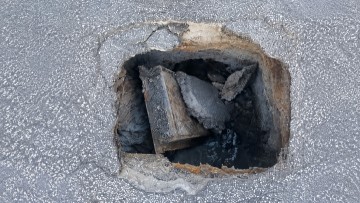 Υποχώρηση φρεατίου αποχέτευσης στην περιοχή Σαν Φραντζίσκο της Ρόδου