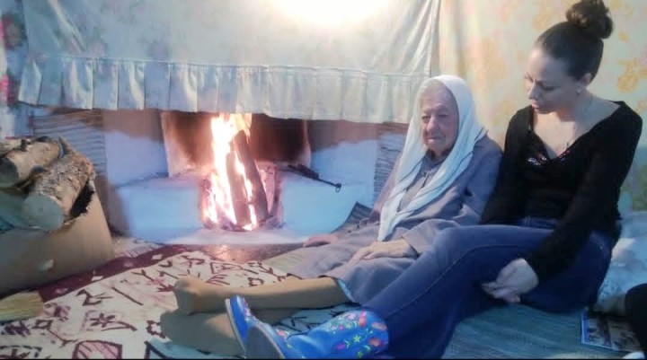Κατά την παραμονή της στ’ Αφάντου με την οικογένεια…
