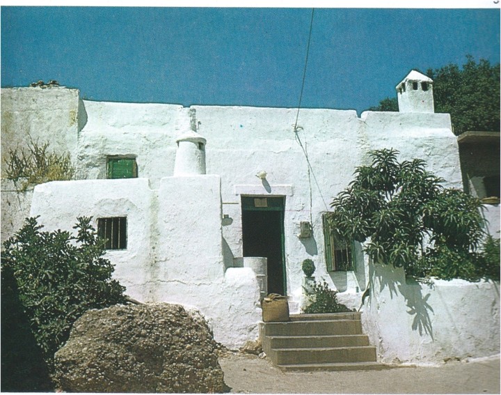 Αυλή στον Έμπωνα