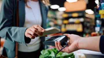 Υπουργείο Ανάπτυξης: Μειώσεις τιμών έως 44% στα επώνυμα προϊόντα