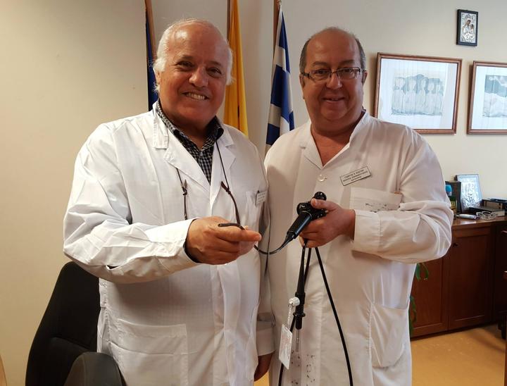 Οι γιατροί της ΩΡΛ που παρέλαβαν  το ρινολαρυγγοσκόπιο κ.κ. Βασίλης Ροδίτης και Γιώργος Κώστας