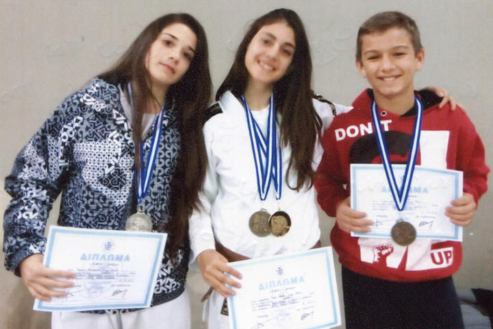 Αικατερίνη Χρήστου (από αριστερά) , Άννα-Μαρία Καμπούρη και Άγγελος Φλαμπουριάρης κατέκτησαν μετάλλια με το Ζυγό στα Άνω Λιόσια