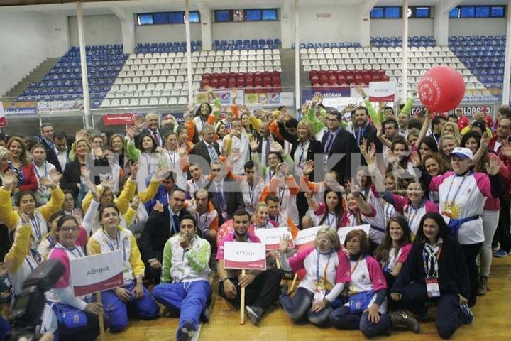 Αναμνηστικές φωτογραφίες όλων των συμμετεχόντων